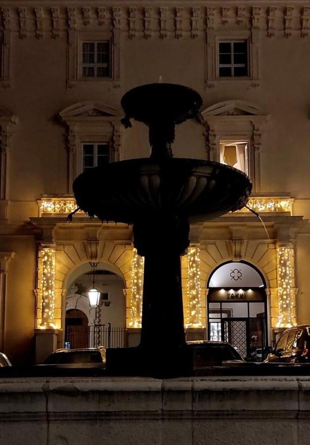 Palazzo Pica Alfieri Centro Storico Bed & Breakfast LʼAquila Exterior foto