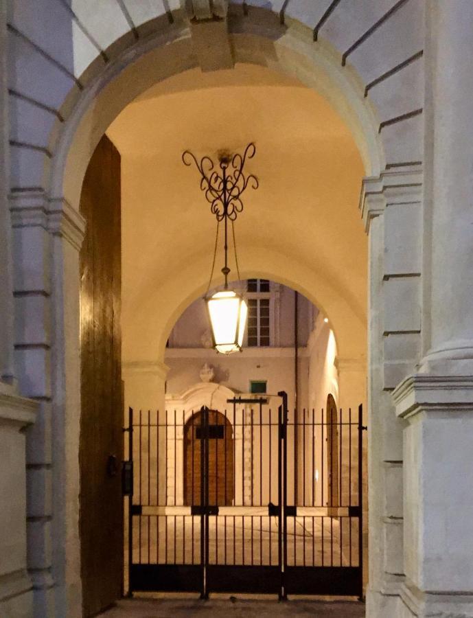 Palazzo Pica Alfieri Centro Storico Bed & Breakfast LʼAquila Exterior foto